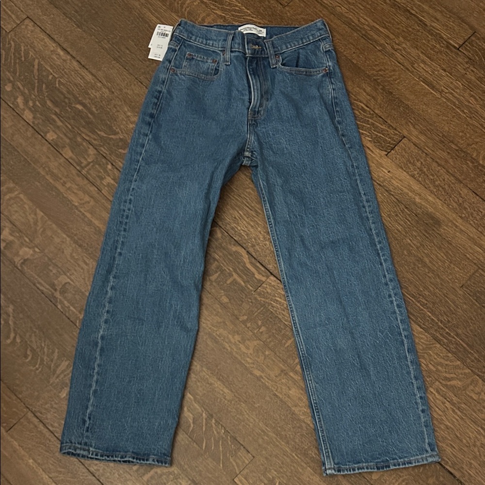 New Abercrombie high rise 90s relaxed Jean